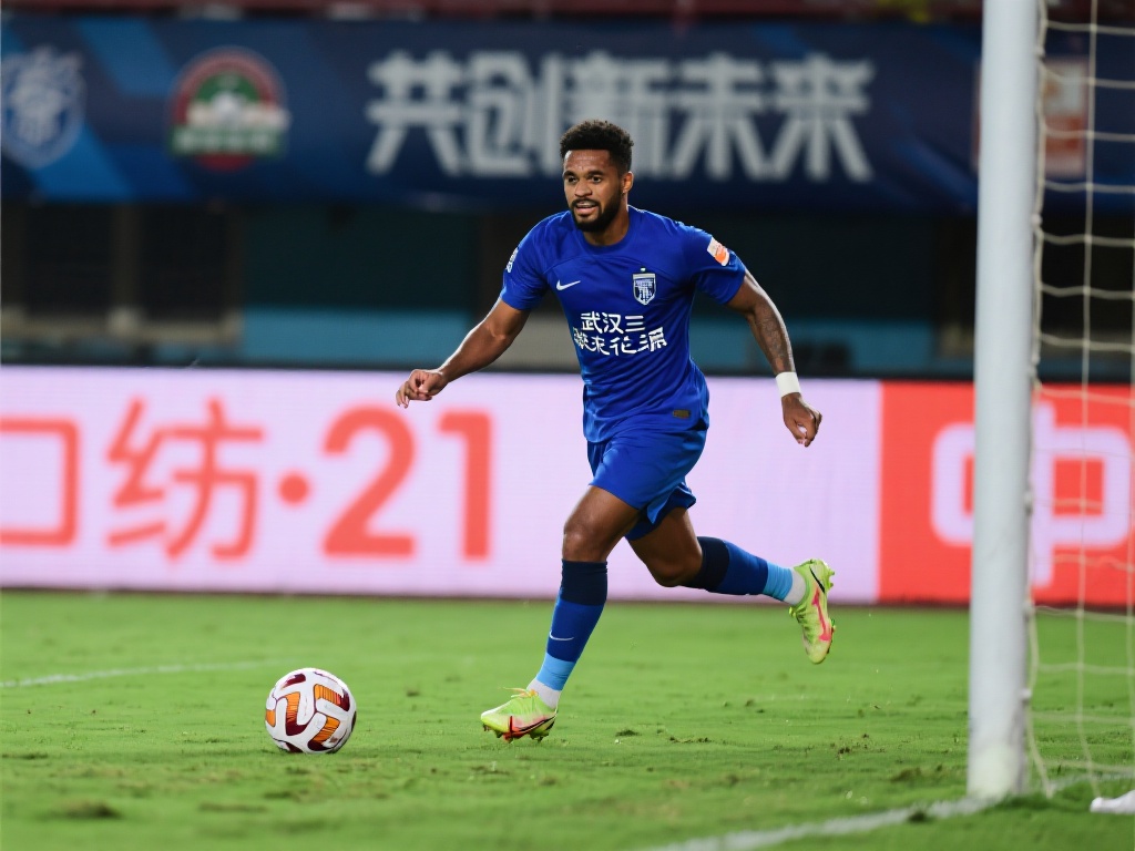 比赛接近尾声时，武汉三镇迎来了致命机会。